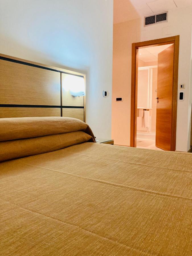 Hotel Dona Lola Castellón de la Plana Esterno foto