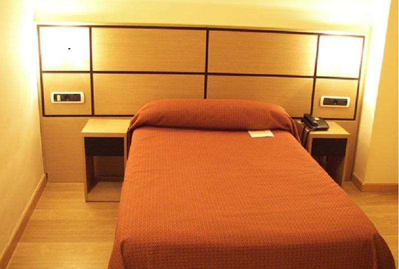 Hotel Dona Lola Castellón de la Plana Esterno foto