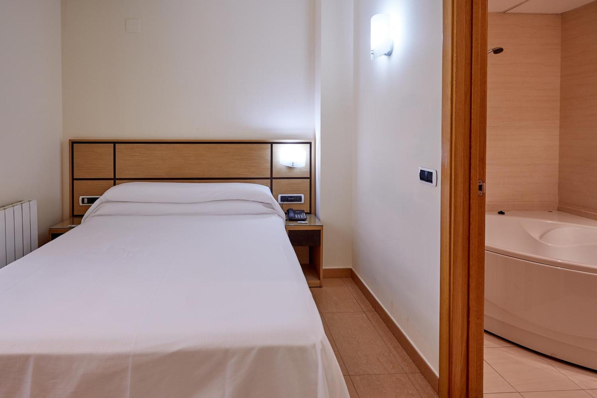 Hotel Dona Lola Castellón de la Plana Esterno foto